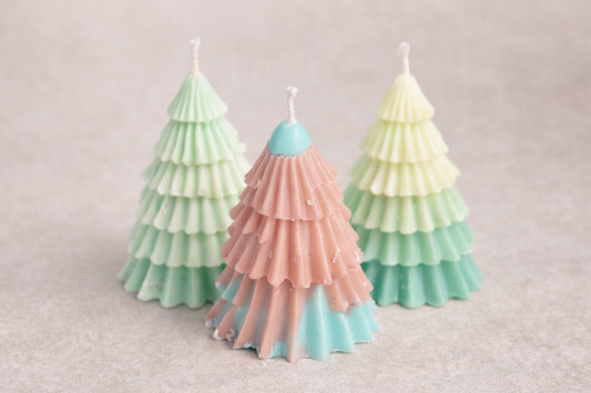 Bougie moulée (Sapin) – Fleur de cerisier & Hibiscus