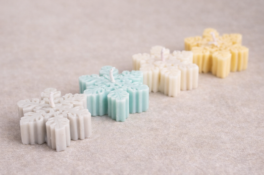 Bougie moulée (Flocons) – Air frais ; Pomme d'amour ; Brioche gourmande